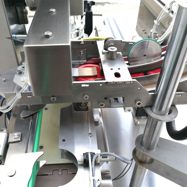 玻璃瓶真空旋蓋機-醬料生產線專用真空旋蓋設備細節展示 玻璃瓶真空旋蓋機-醬料生產線專用真空旋蓋設備細節展示